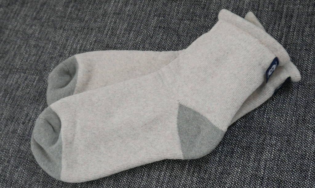 ゆっくり編み立てたもちふわ靴下 Salmon-Safe×WACS Edition