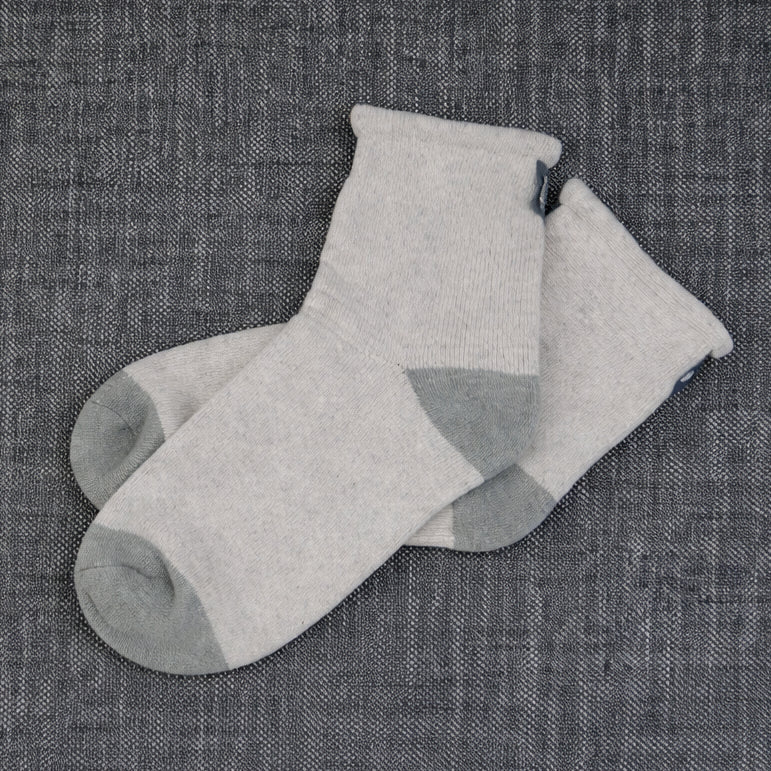 ゆっくり編み立てたもちふわ靴下 Salmon-Safe×WACS Edition