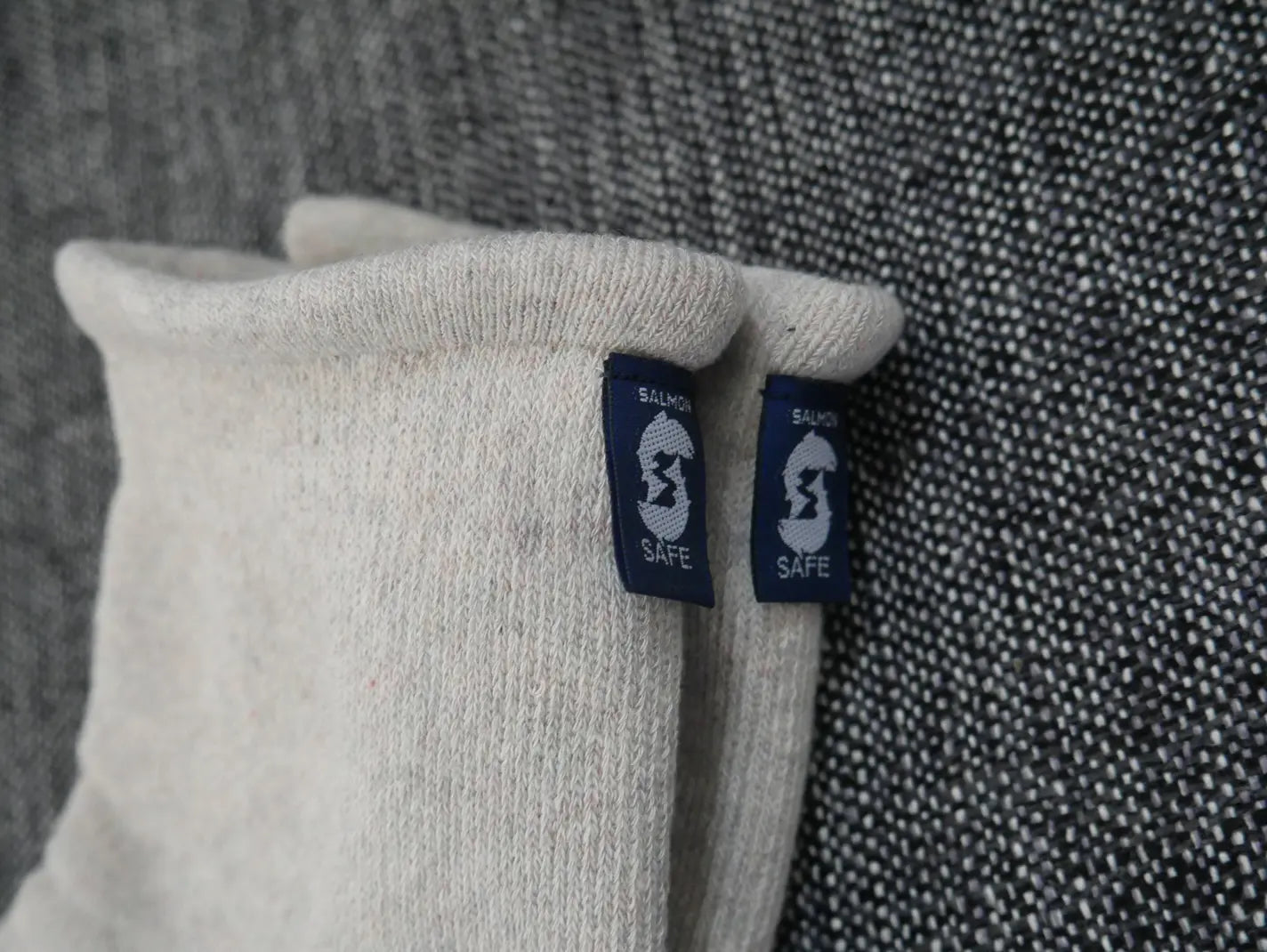 ゆっくり編み立てたもちふわ靴下 Salmon-Safe×WACS Edition