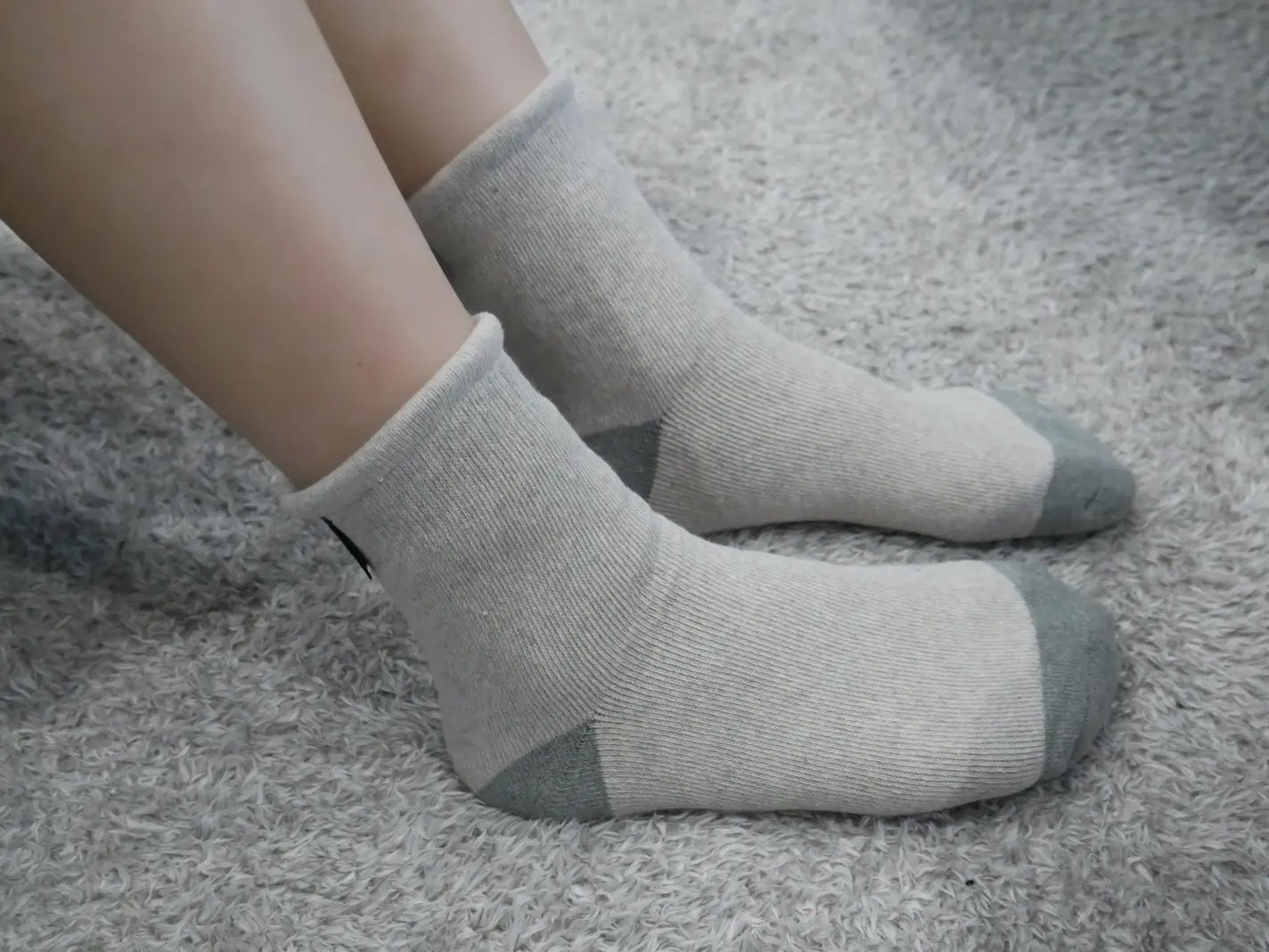 ゆっくり編み立てたもちふわ靴下 Salmon-Safe×WACS Edition